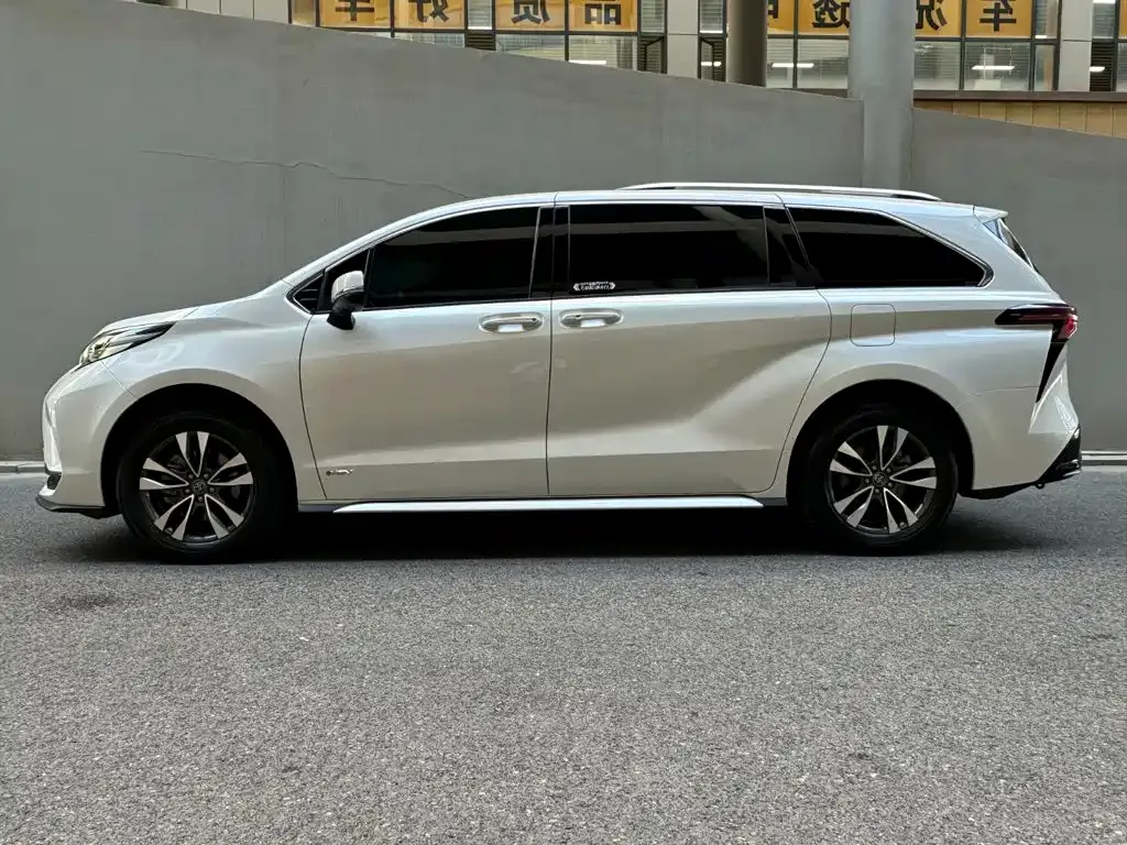 Toyota Granvia — фото 6