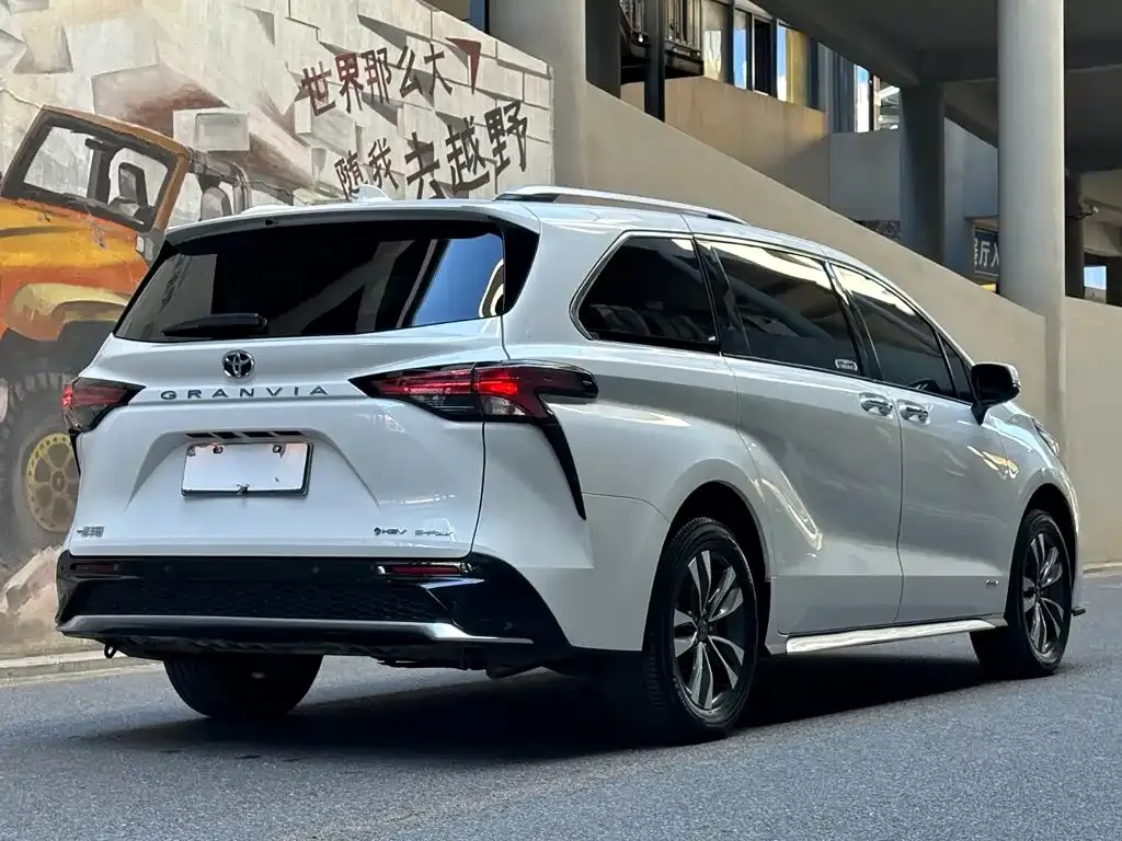 Toyota Granvia — фото 9