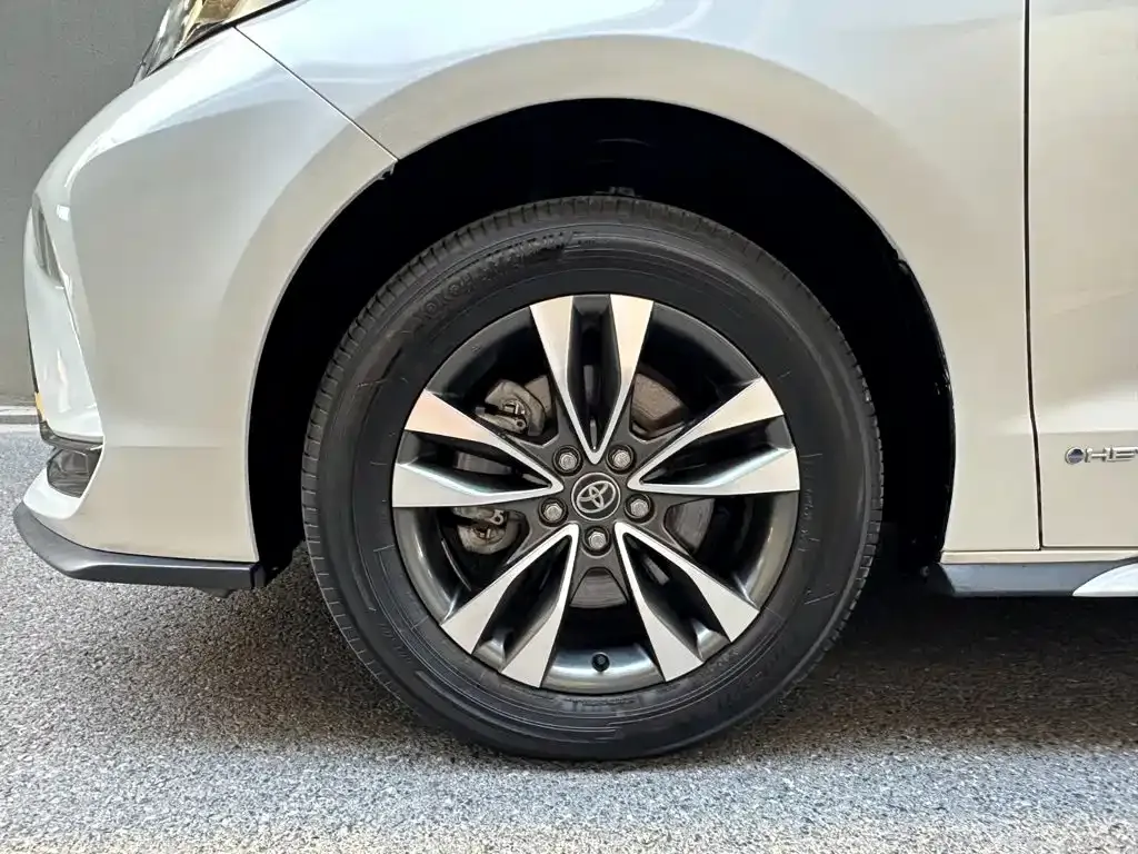 Toyota Granvia — фото 10