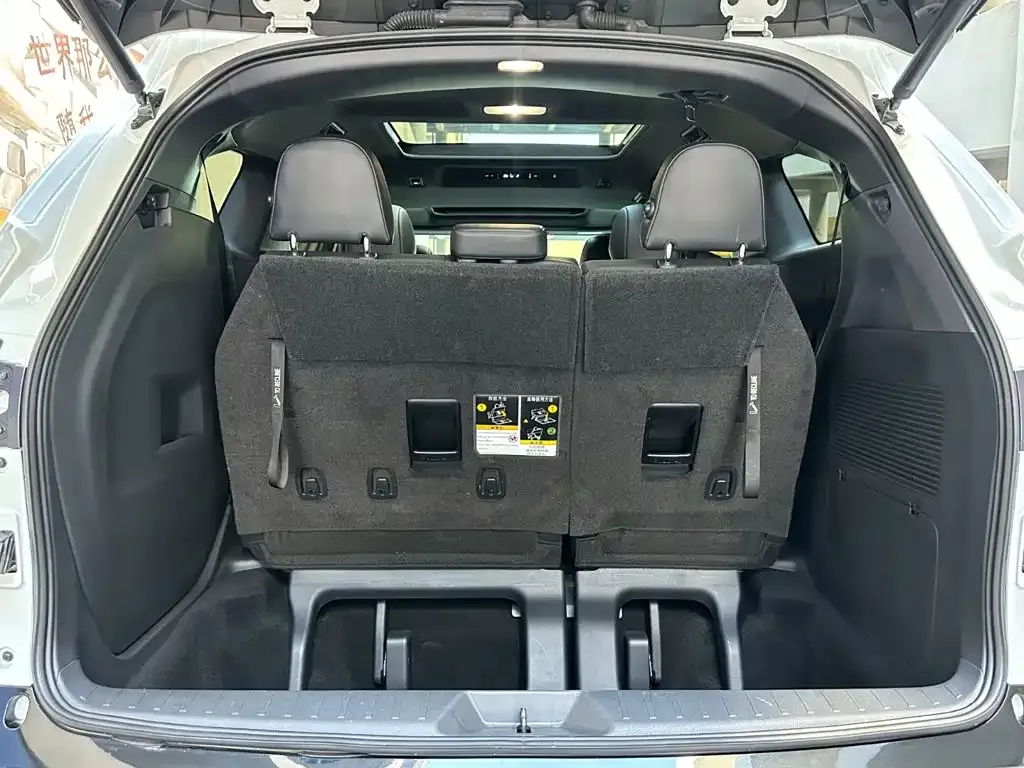 Toyota Granvia — фото 4