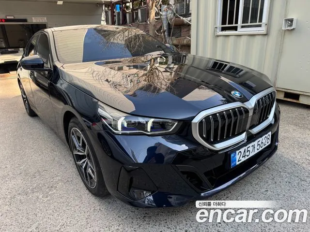 BMW 5-Series — фото 1