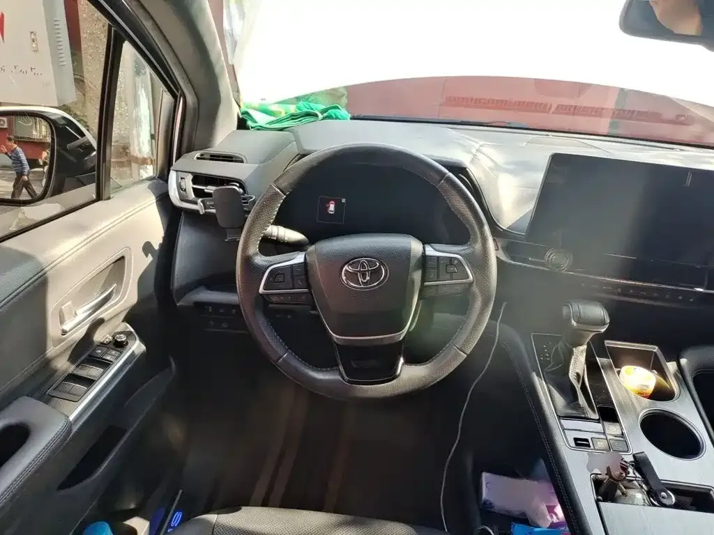Toyota Sienna — фото 9