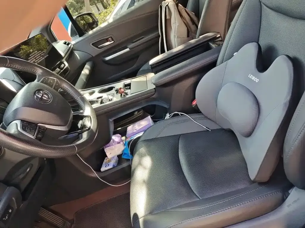 Toyota Sienna — фото 7