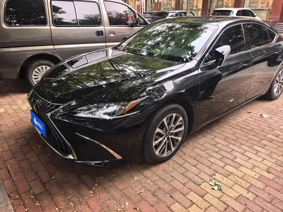 Lexus ES — фото 1