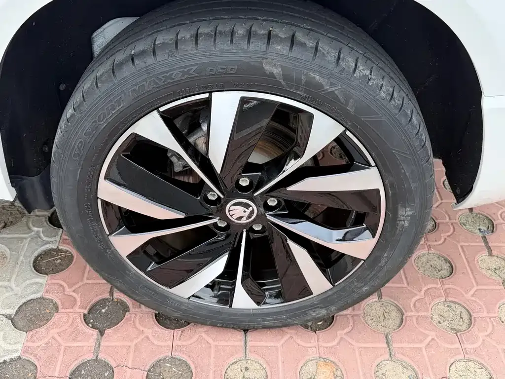 Skoda Karoq — фото 10