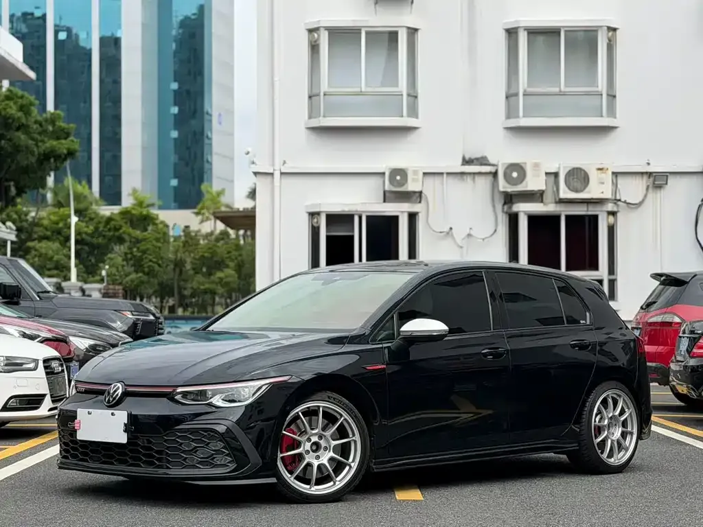 Volkswagen Golf GTI — фото 1