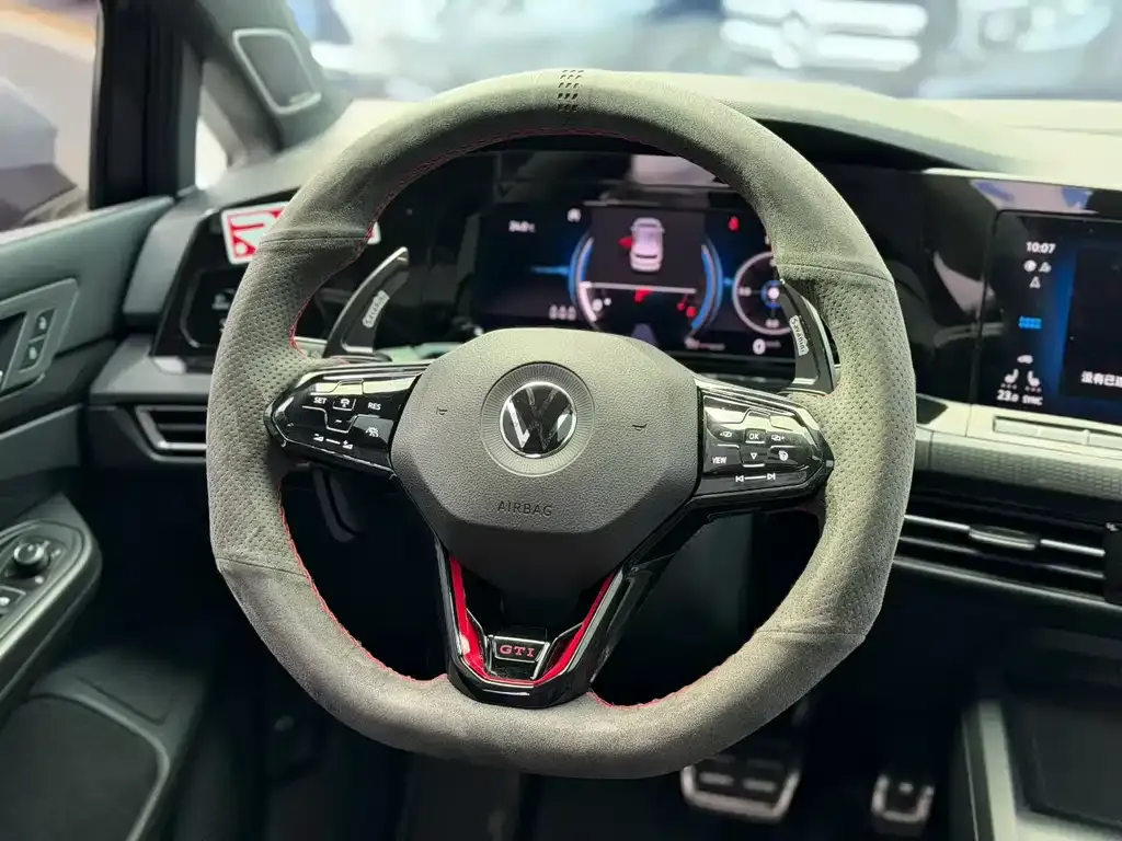 Volkswagen Golf GTI — фото 5