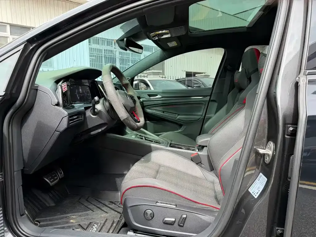 Volkswagen Golf GTI — фото 3