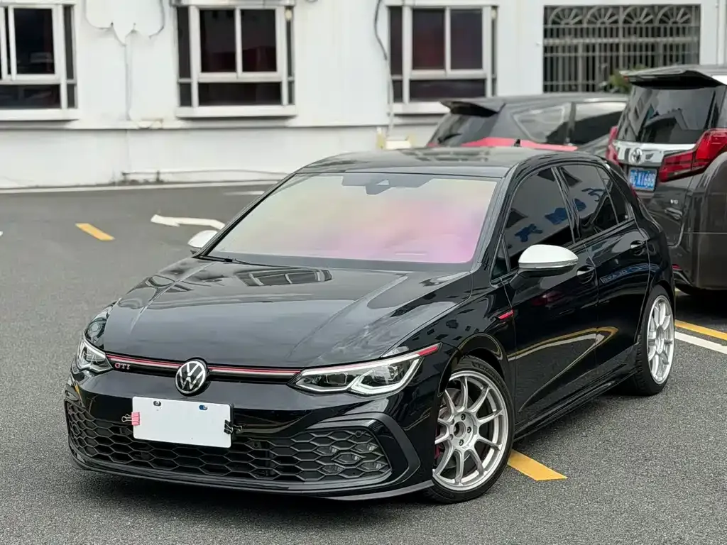 Volkswagen Golf GTI — фото 6