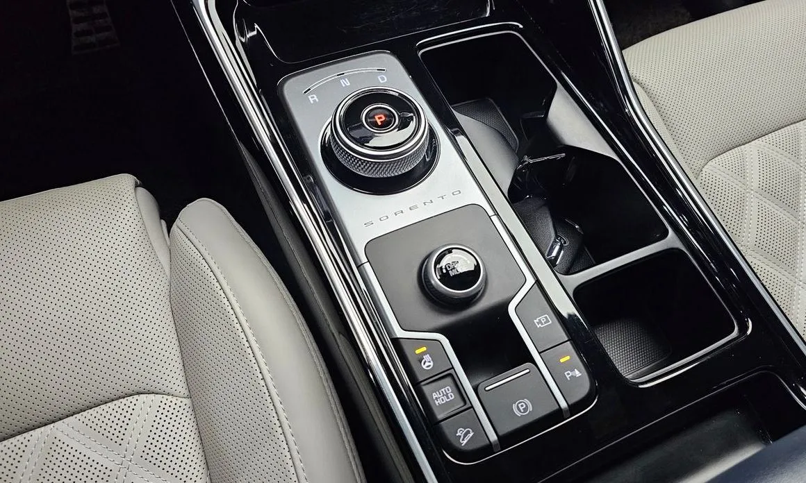 Kia Sorento — фото 7