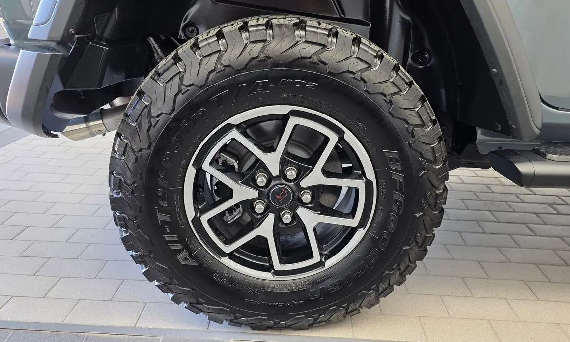 Jeep Wrangler — фото 10