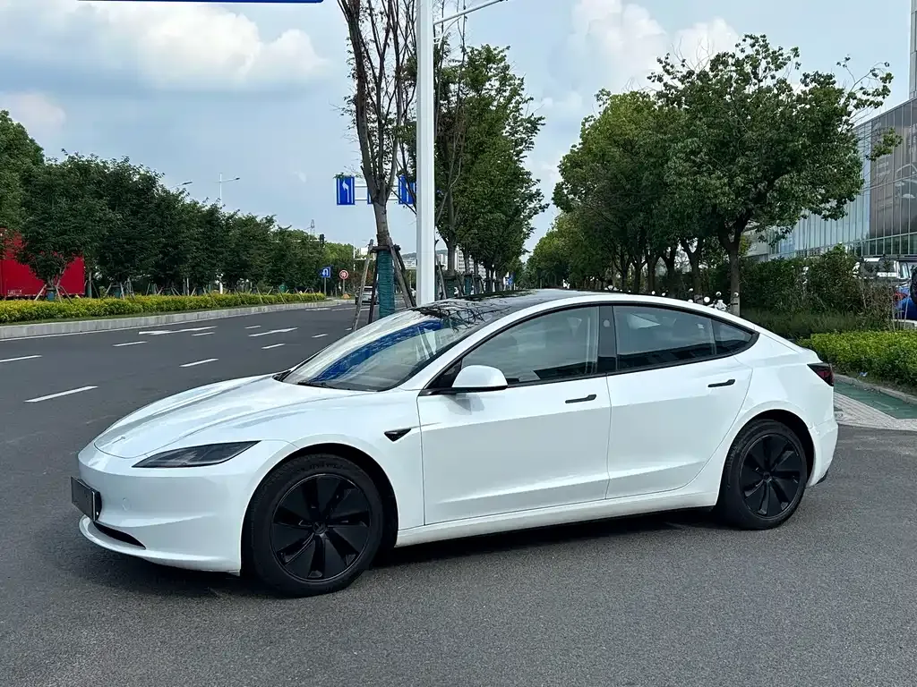 Tesla Model 3 — фото 6