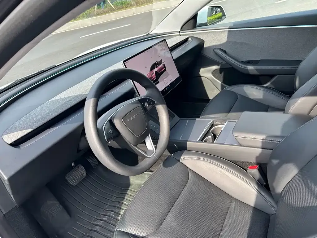 Tesla Model 3 — фото 4