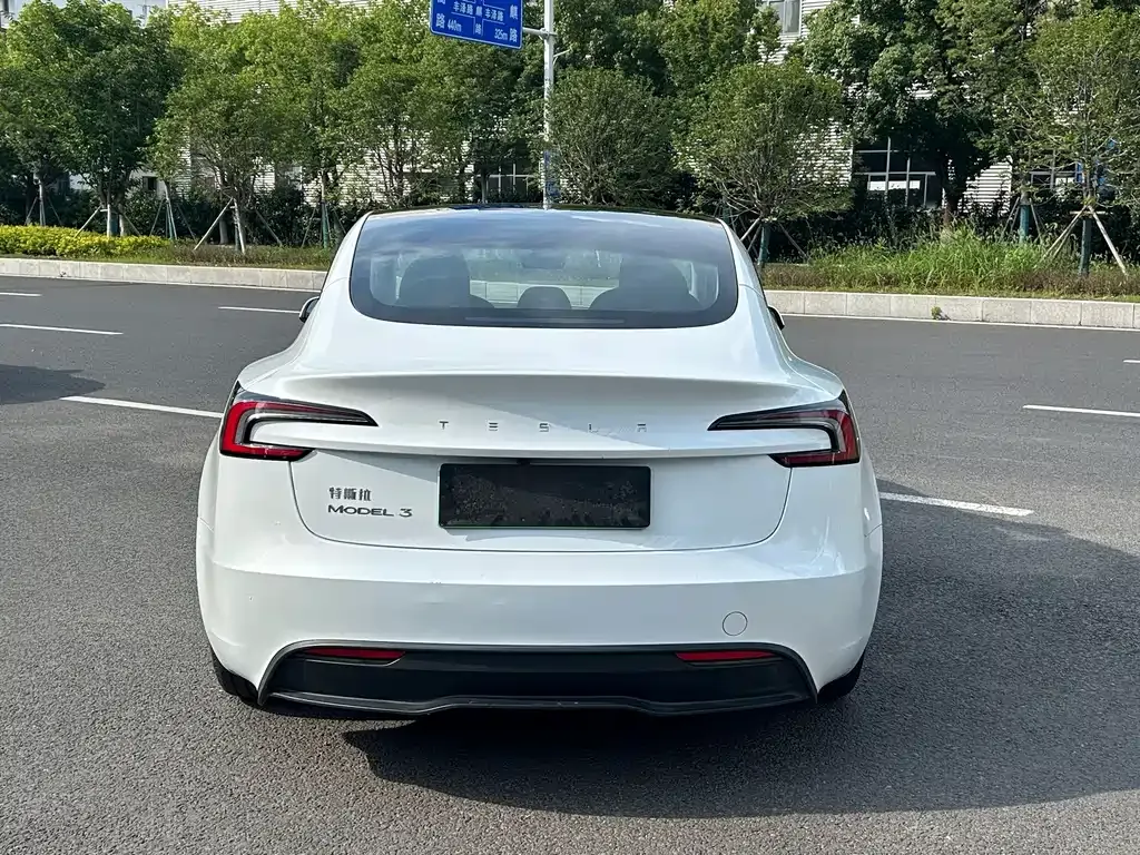 Tesla Model 3 — фото 7