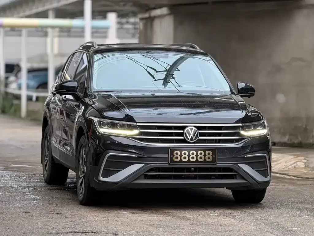 Volkswagen Tiguan L — фото 9