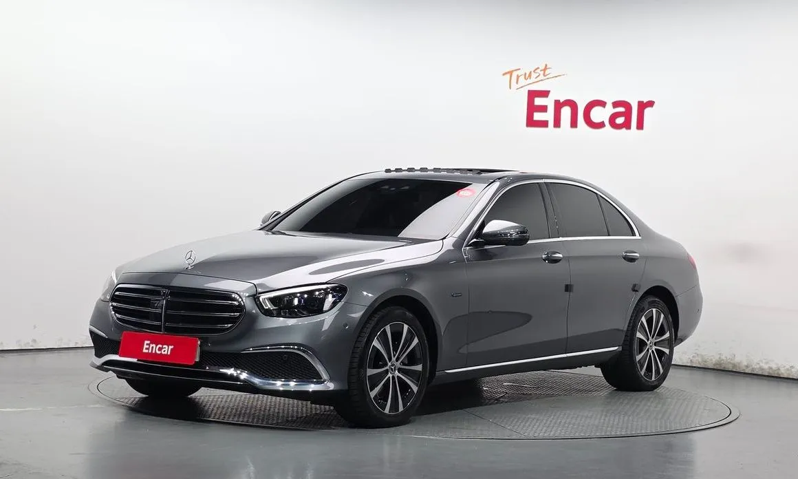 Mercedes-Benz E-Class — фото 1