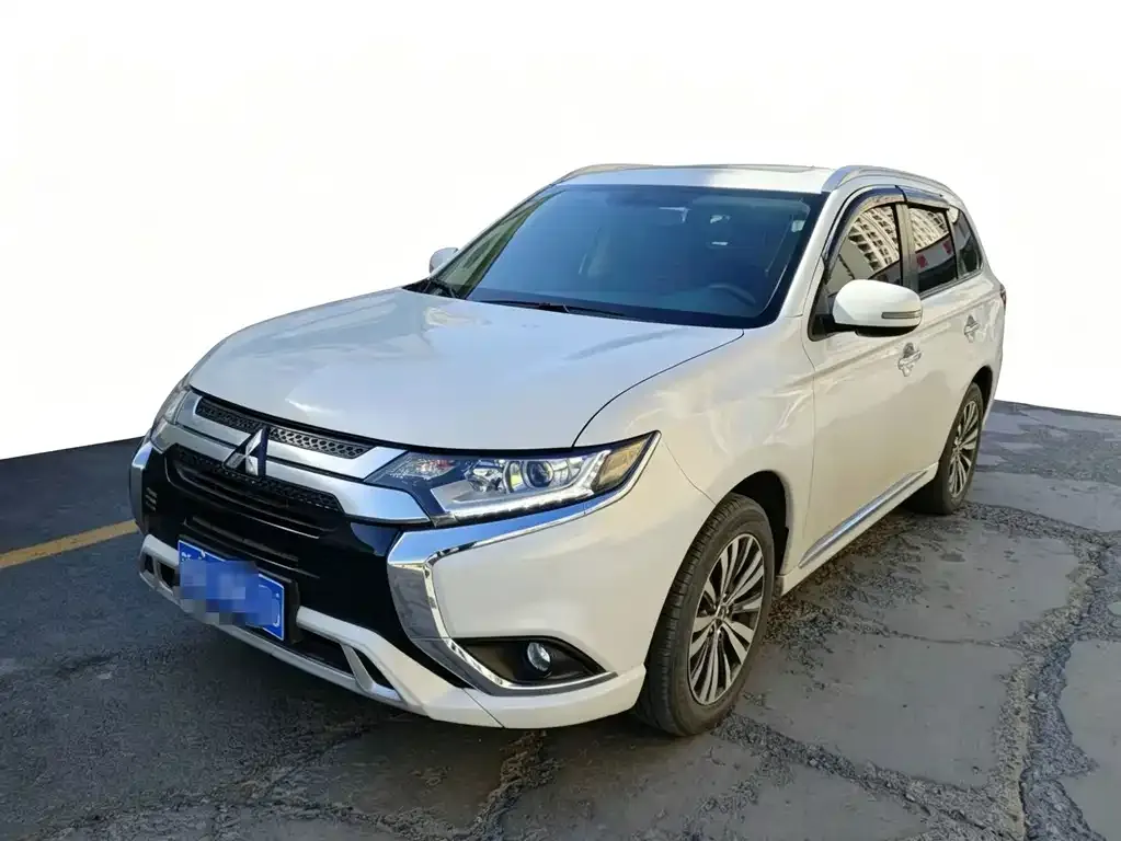 Mitsubishi Outlander — фото 1