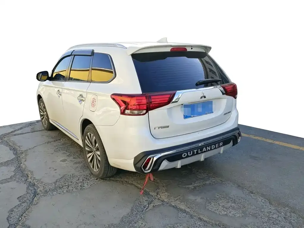 Mitsubishi Outlander — фото 9