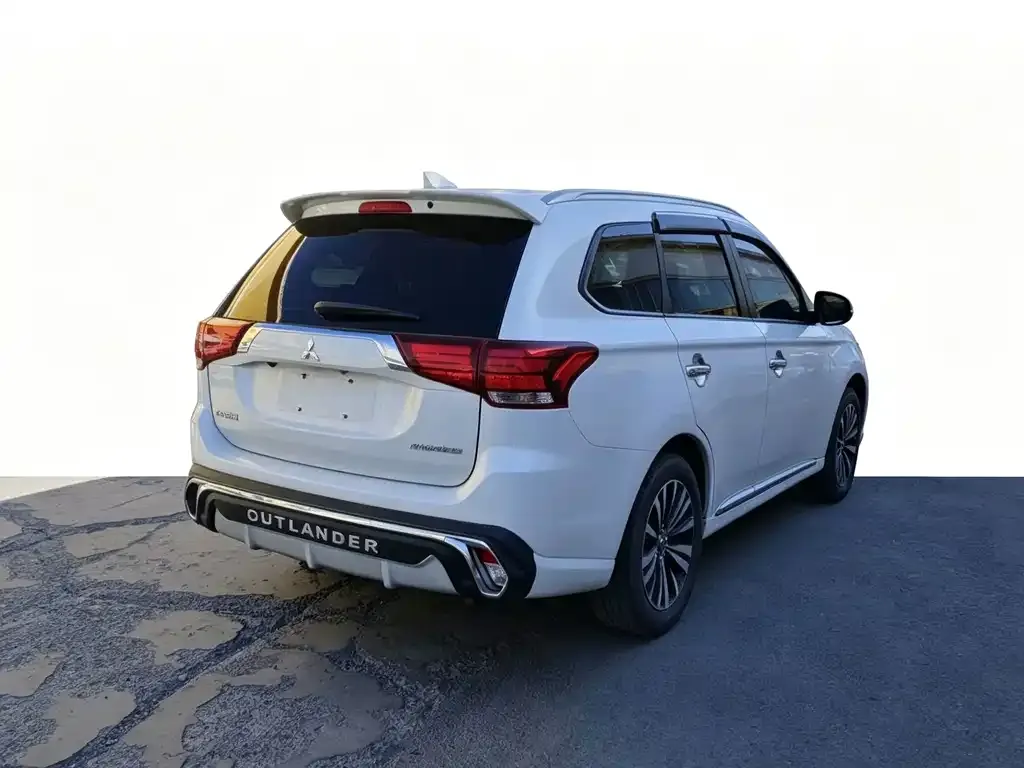 Mitsubishi Outlander — фото 7