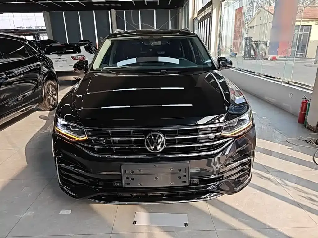 Volkswagen Tiguan L — фото 6