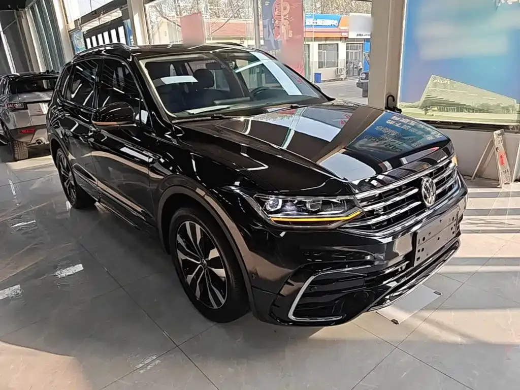 Volkswagen Tiguan L — фото 2
