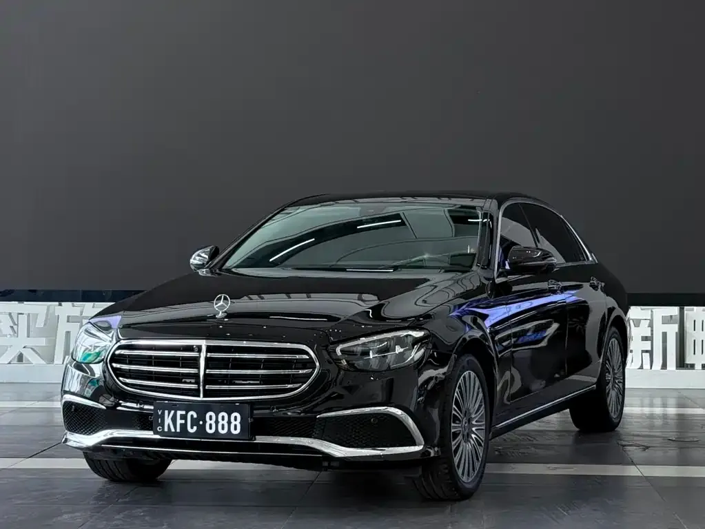 Mercedes-Benz E-Class — фото 1