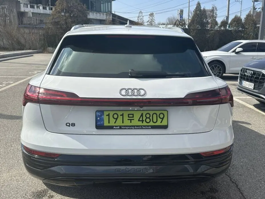 Audi Q8 e-tron — фото 2