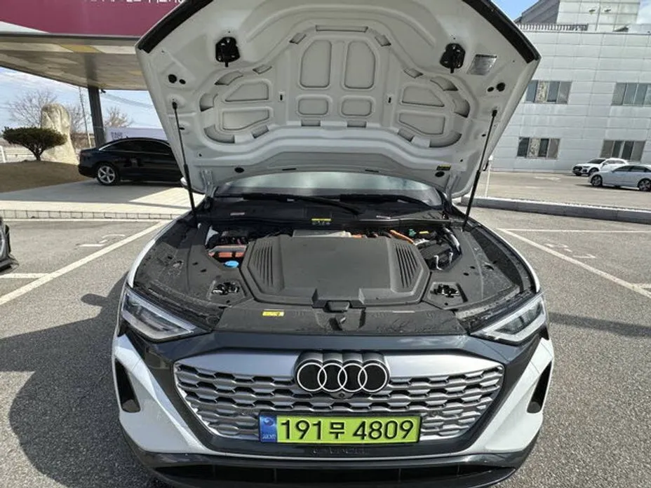 Audi Q8 e-tron — фото 3