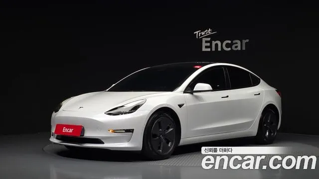 Tesla Model 3 — фото 1
