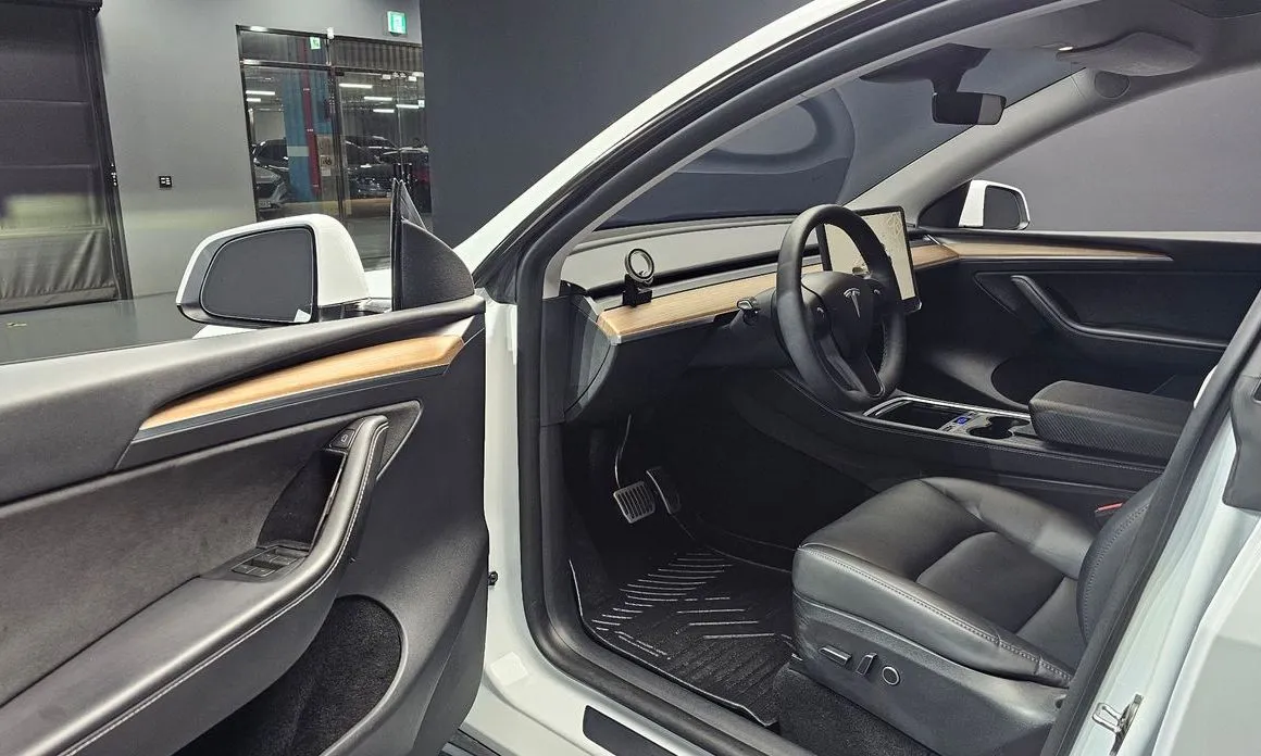 Tesla Model Y — фото 10
