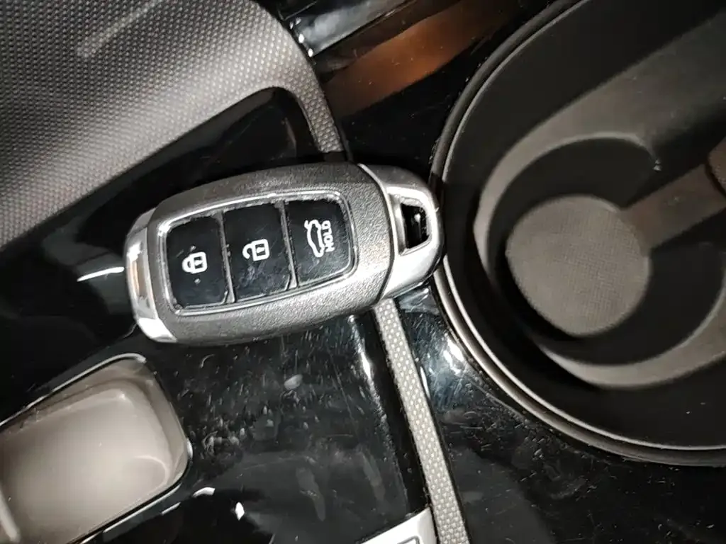 Hyundai Elantra — фото 10