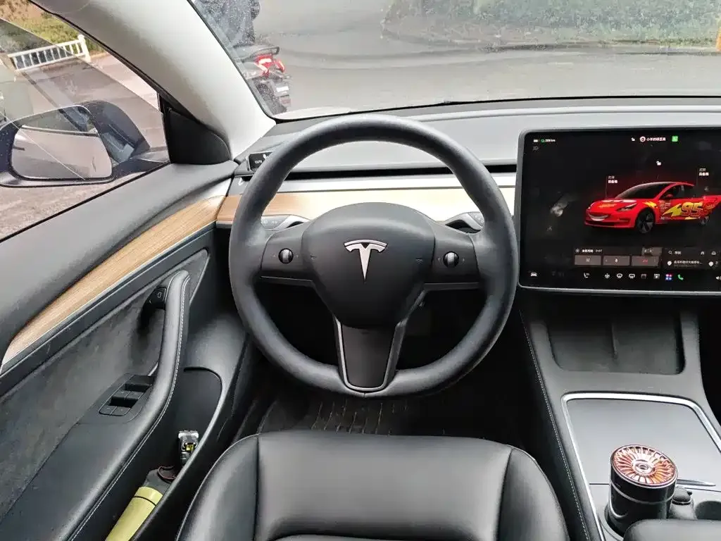 Tesla Model 3 — фото 8