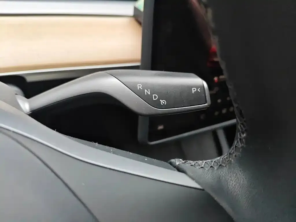 Tesla Model 3 — фото 4