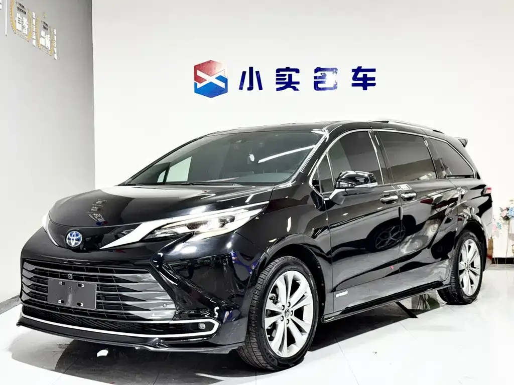 Toyota Sienna — фото 1