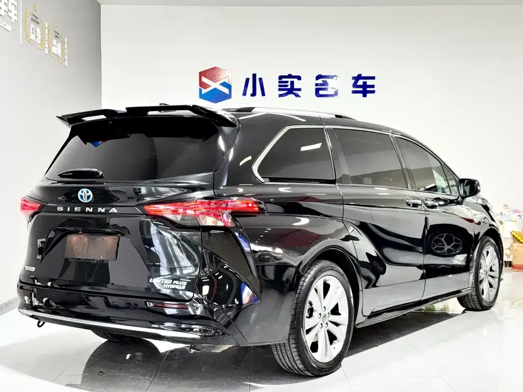 Toyota Sienna — фото 8