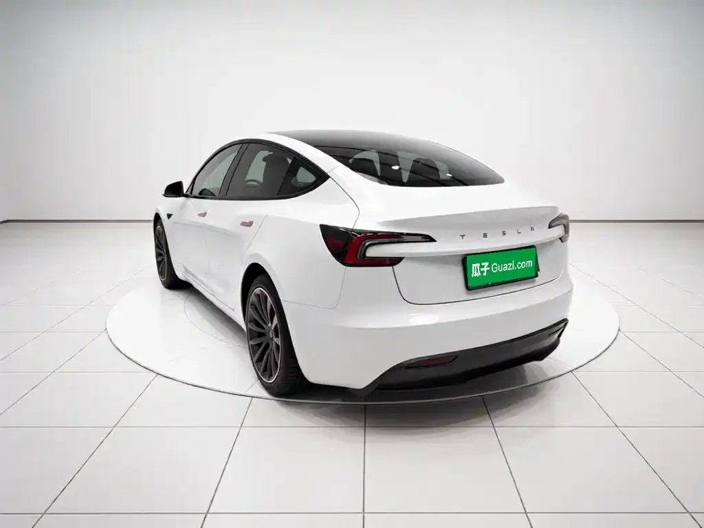 Tesla Model 3 — фото 7