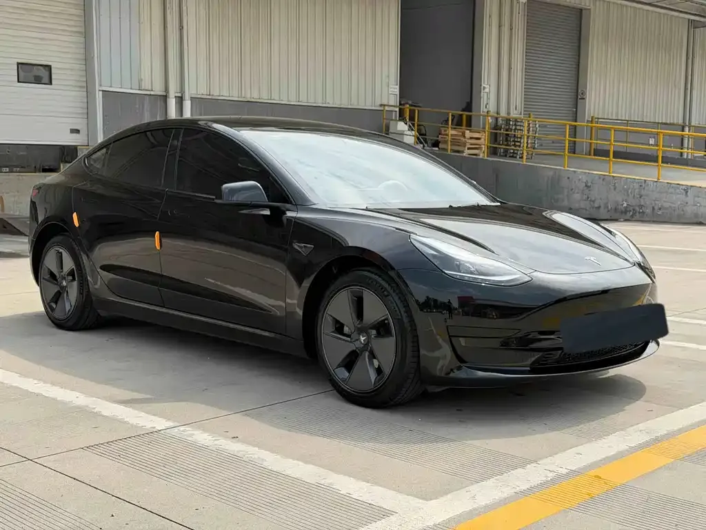 Tesla Model 3 — фото 2
