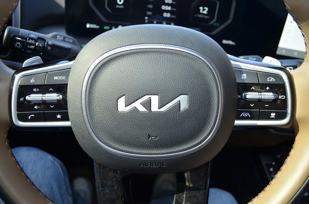 Kia Sorento — фото 7