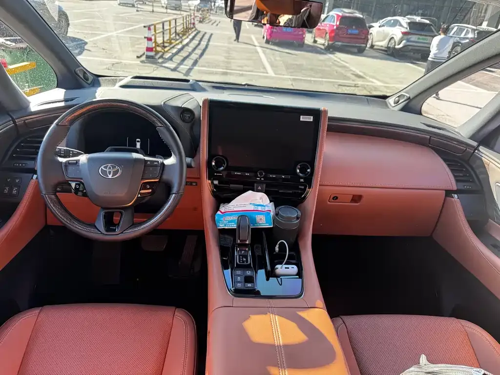 Toyota Alphard — фото 4