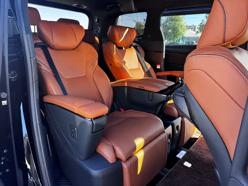 Toyota Alphard — фото 5