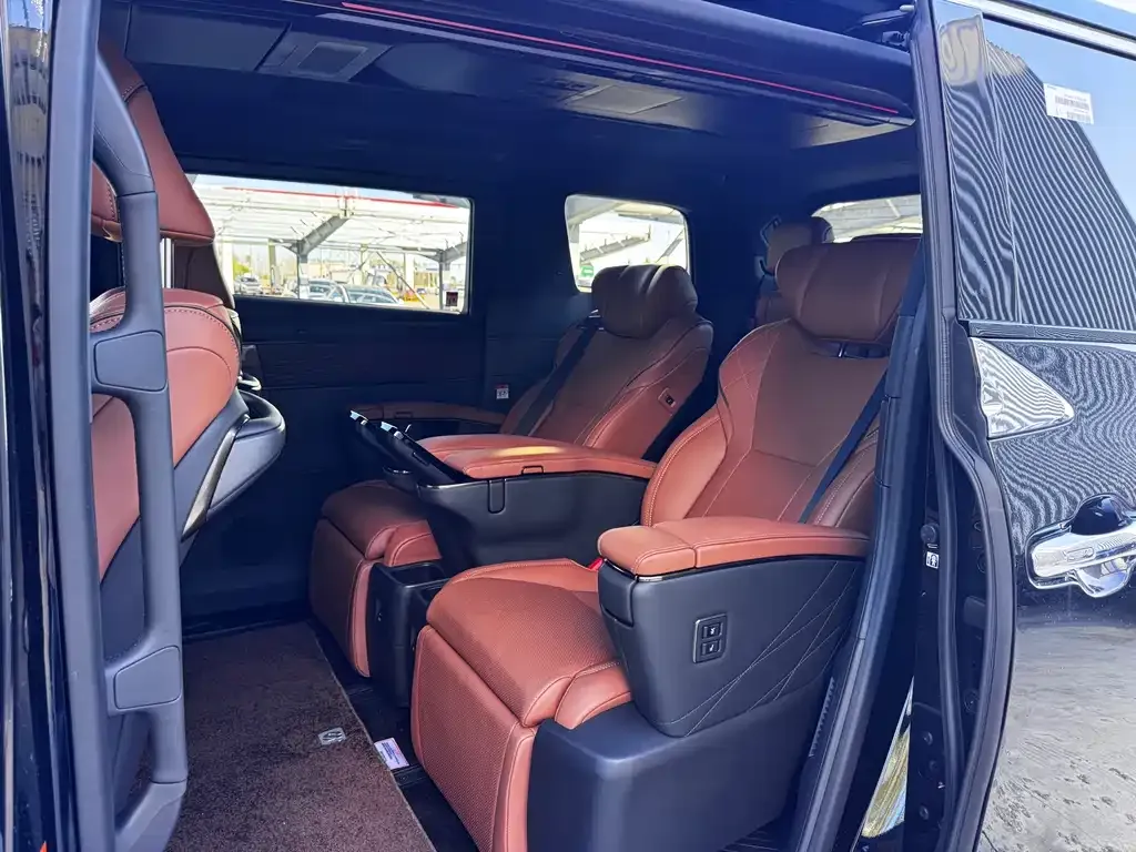 Toyota Alphard — фото 8