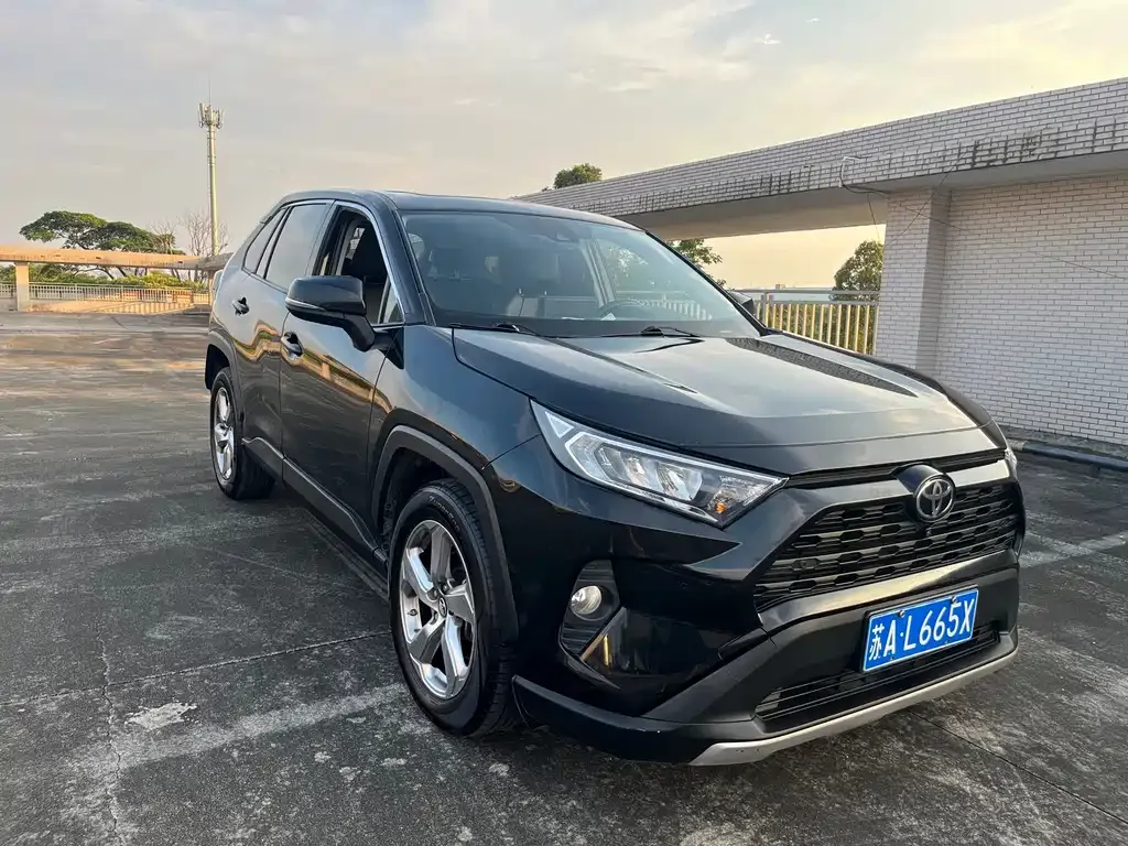 Toyota RAV4 — фото 4