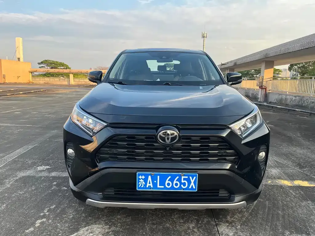 Toyota RAV4 — фото 6