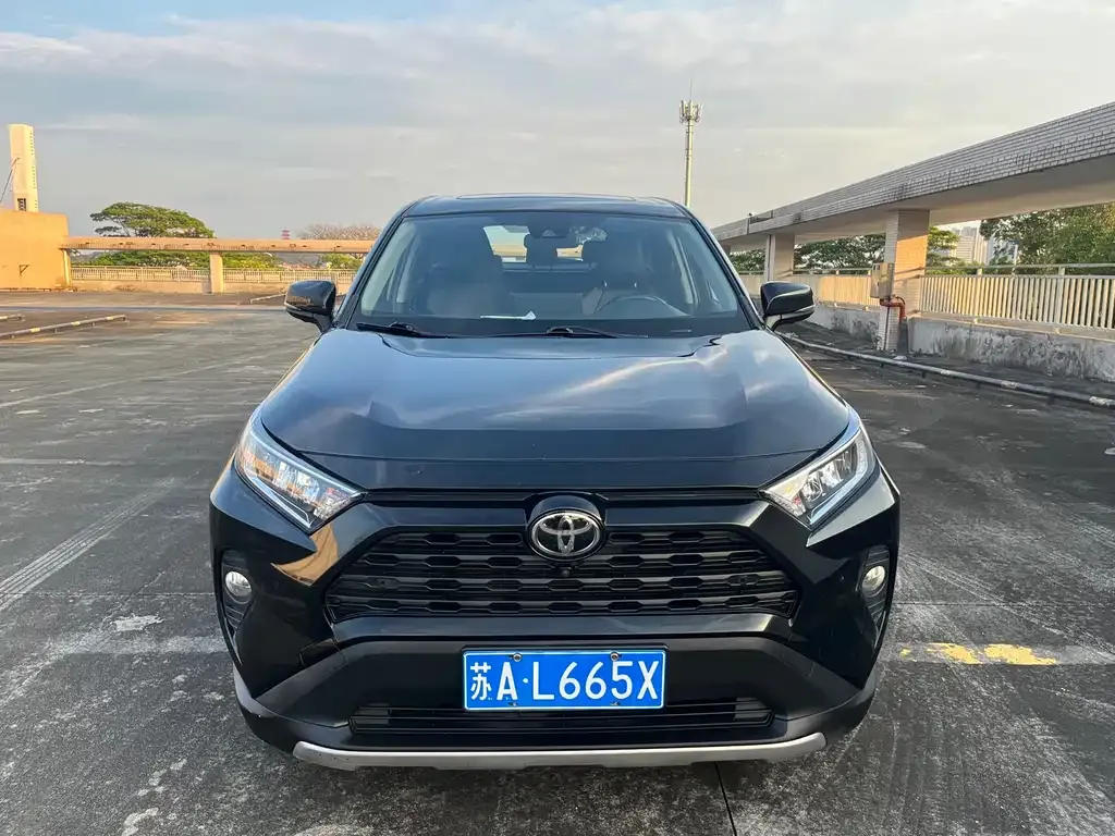Toyota RAV4 — фото 5