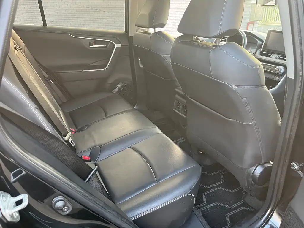Toyota RAV4 — фото 3