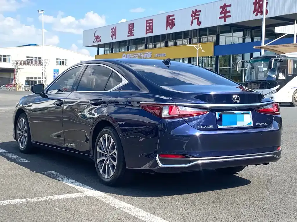 Lexus ES — фото 8
