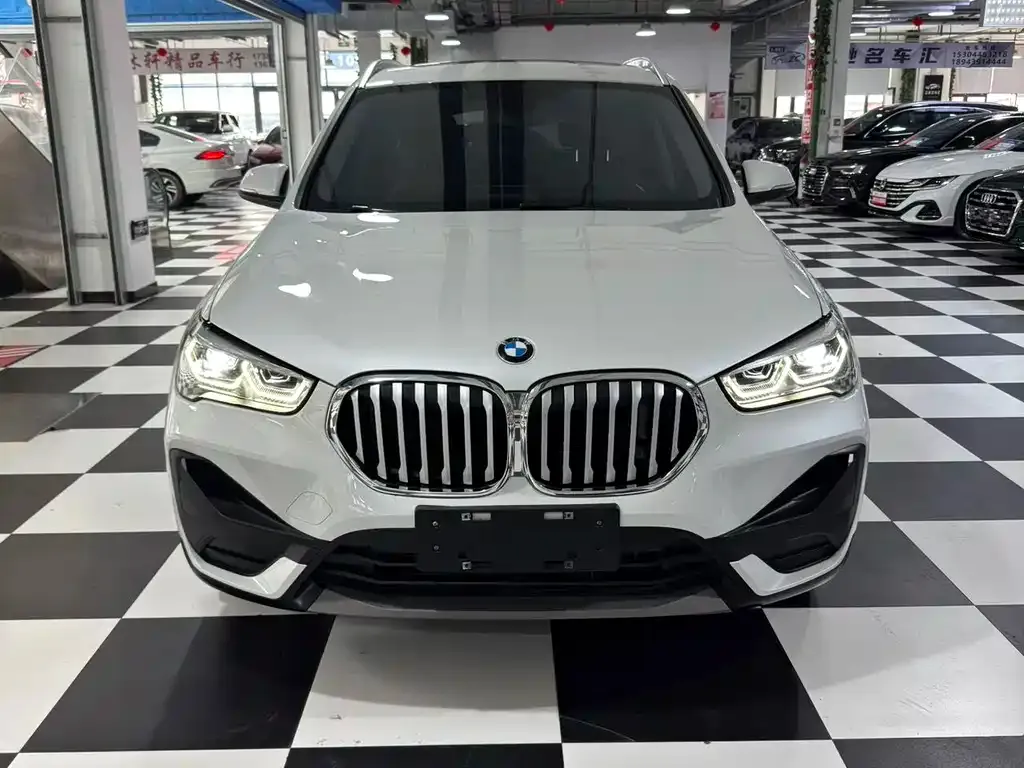 BMW X1 — фото 9