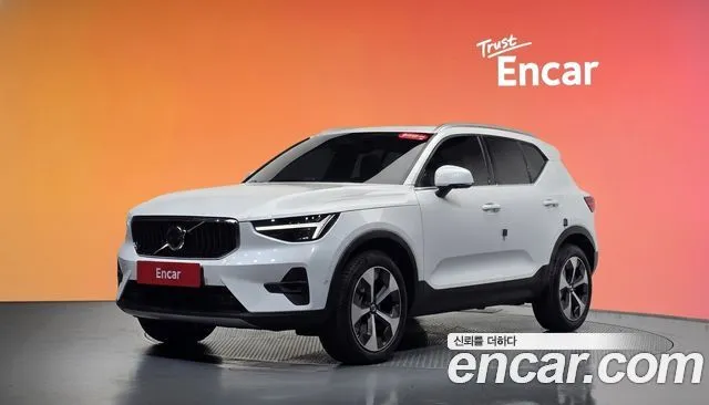 Volvo XC40 — фото 1