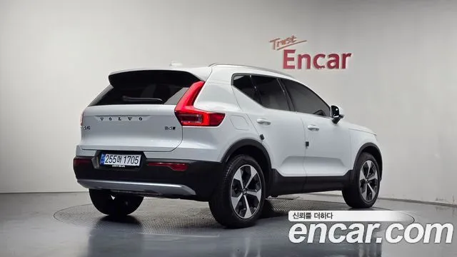 Volvo XC40 — фото 2