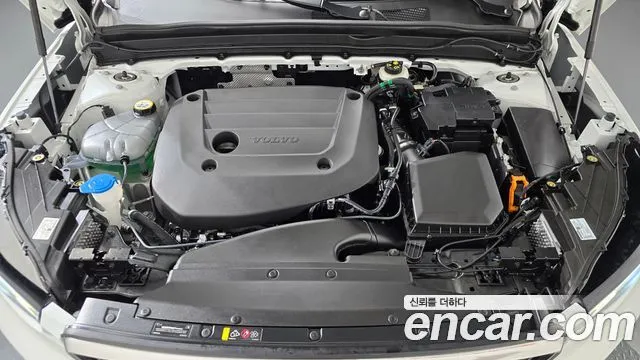 Volvo XC40 — фото 10